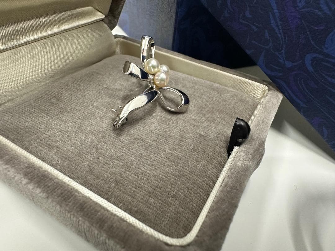 MIKIMOTO リボンモチーフ ブローチ