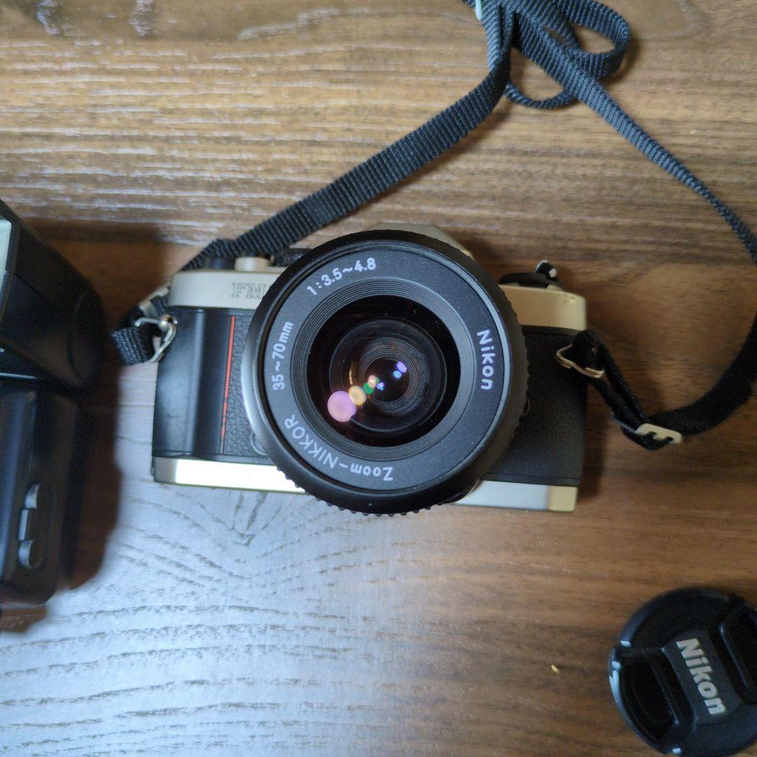 Nikon FM10一眼レフフィルムカメラレンズキットとフラッシュ