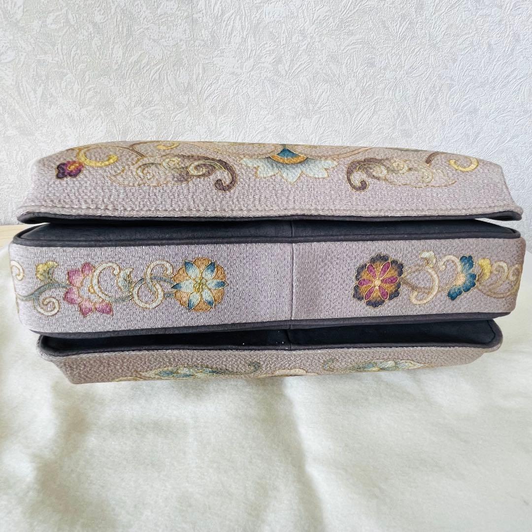 【極美品】オカジマ　皇室御用達　和装バッグ　絹100% 保存袋　利休　花柄　刺繍
