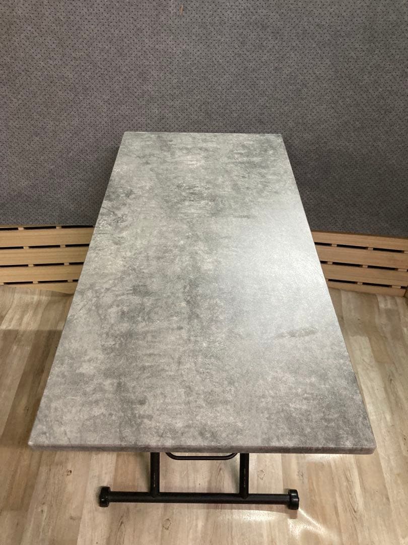 グレー石材風天板のX型昇降テーブル