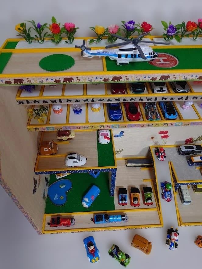 トミカ木製手作り駐車場（ビッグイエロ－）BY04