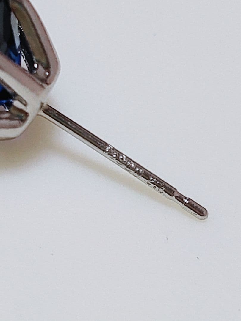 新入荷 未使用品 pt900 大粒天然ブルーサファイア ピアス