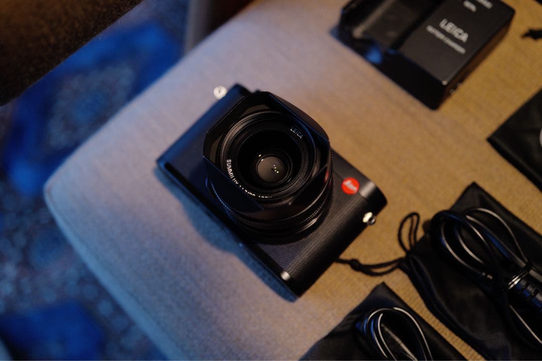 Leica Q2 美品　ストラップ、レンズフィルター　付き　付属品完備