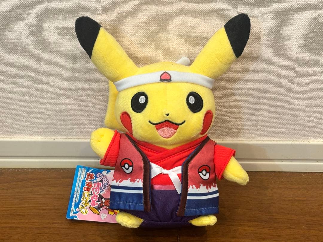ポケモンストア岡山限定　モモンのみだいすきピカチュウ ぬいぐるみ