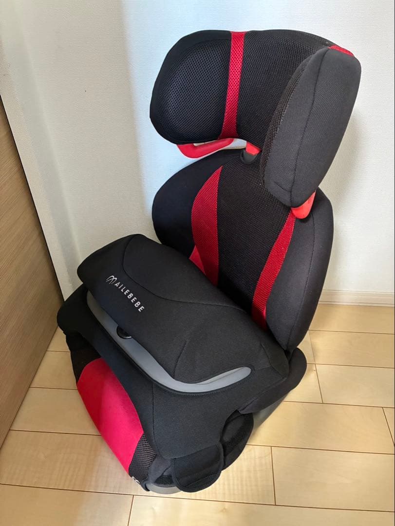 AILEBEBE ジュニアシート 黒/赤。