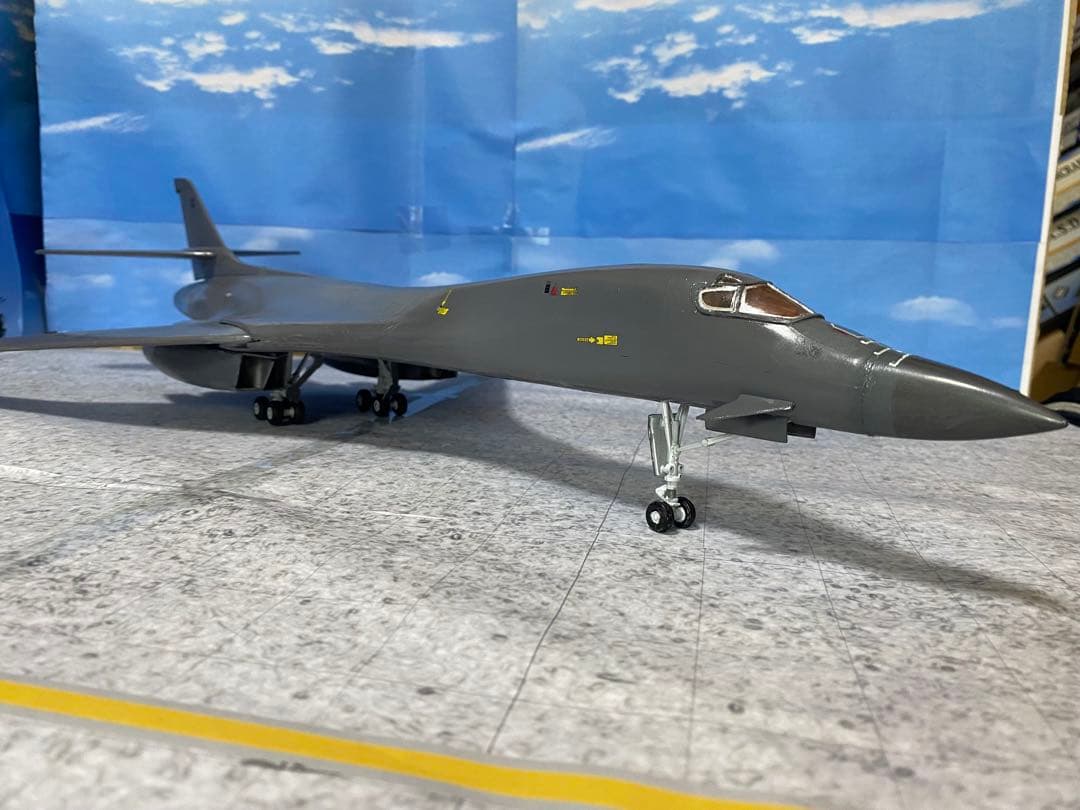 B-1Bランサー　1/72スケールプラモデル完成品 MPC