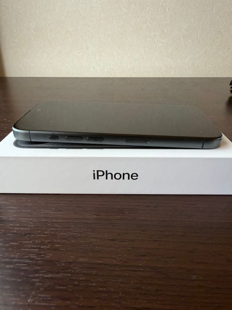 【極上美品】iPhone 15 Pro 128GB（ブラックチタニウム）