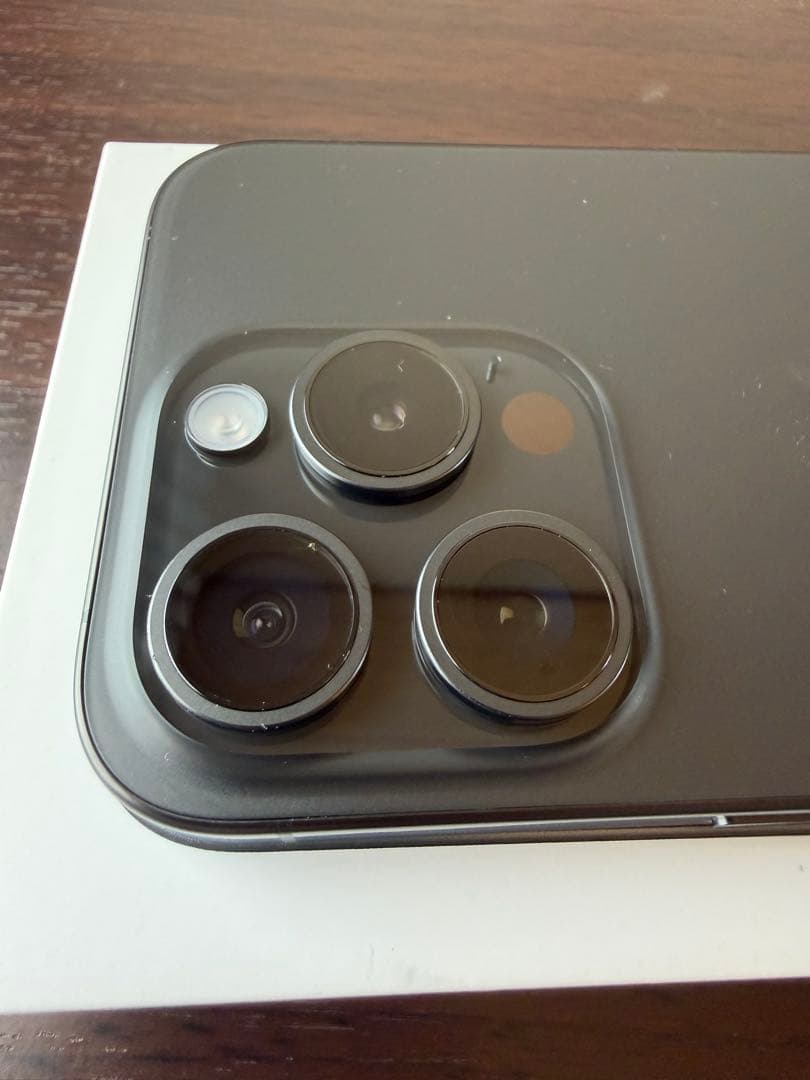 【極上美品】iPhone 15 Pro 128GB（ブラックチタニウム）