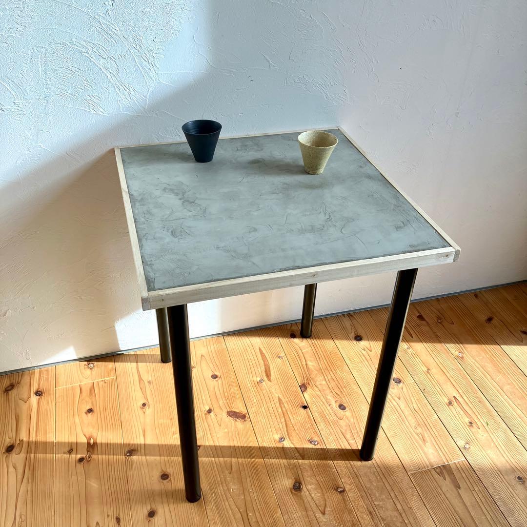 モルタル天板のカフェテーブル【ハンドメイド家具】