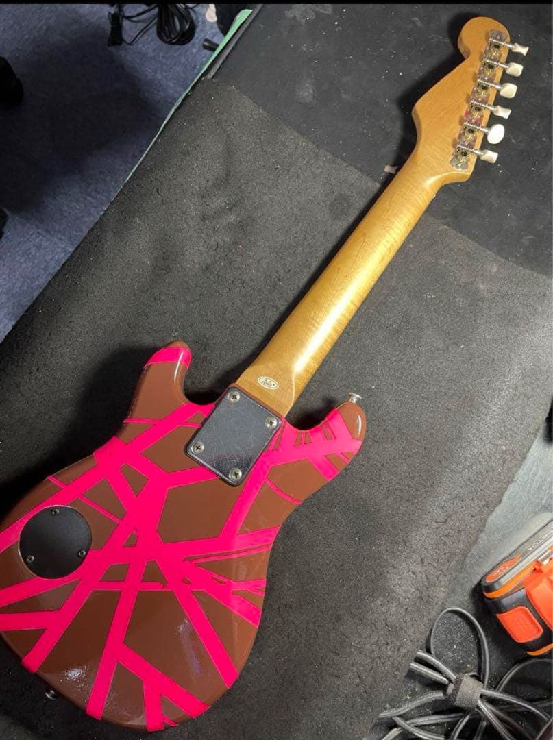 photogenicのミニギターをチョコレートバンブルビーver.リフィニッシュ