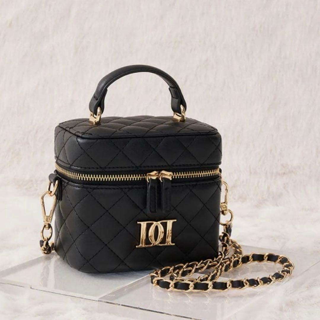 【ゴールドパーツ】ダーリッチ　キルティングスクエアミニバッグ　ブラック