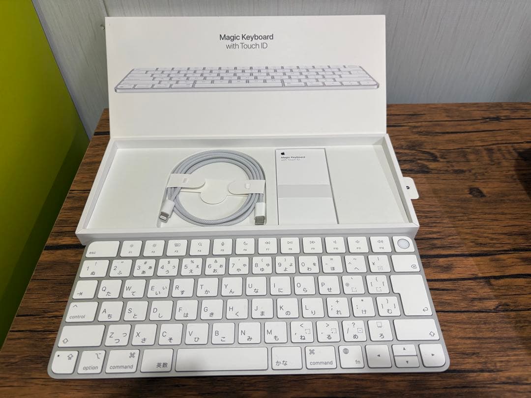Magic Keyboard Touch ID 付き　ライトニングケーブル