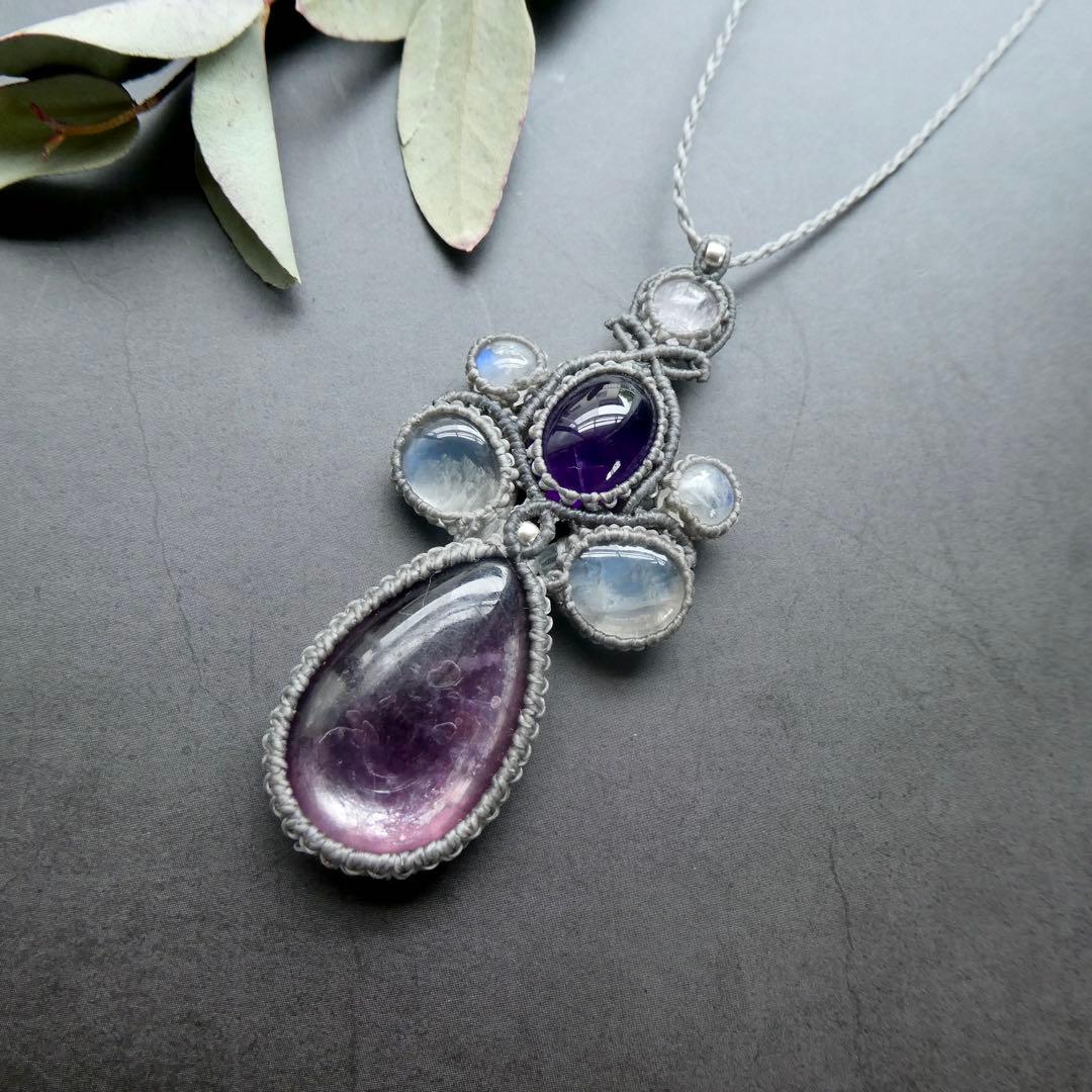 レピドライトと4種類の天然石のマクラメネックレス