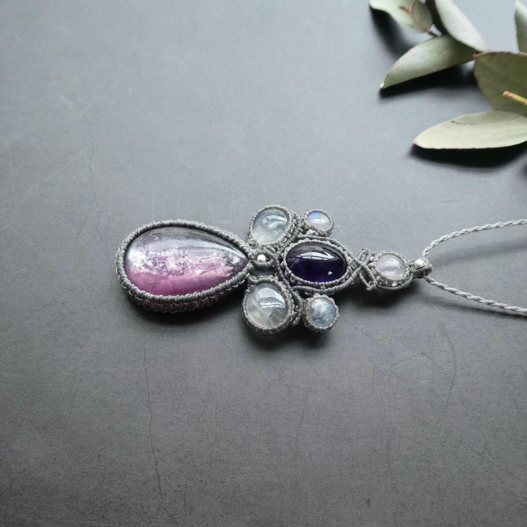 レピドライトと4種類の天然石のマクラメネックレス