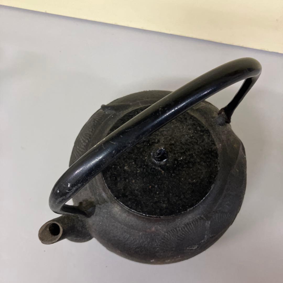 E-1 昭和レトロ 当時物 古道具 伝統工芸品 鉄瓶 松葉紋様 霰 丸型 やかん