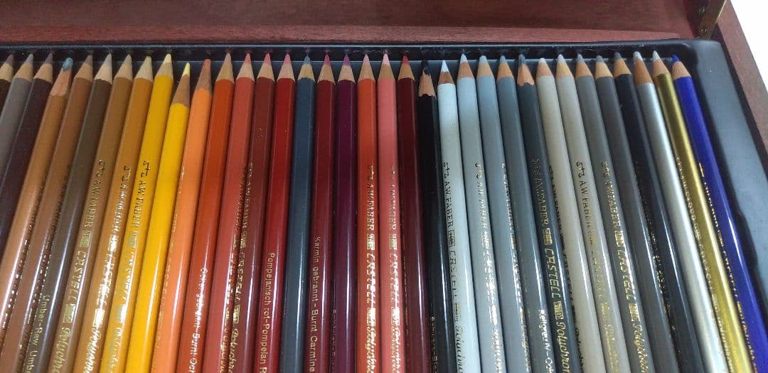 ポリクロモスのファーバーカステルの木箱入り油性色鉛筆100色