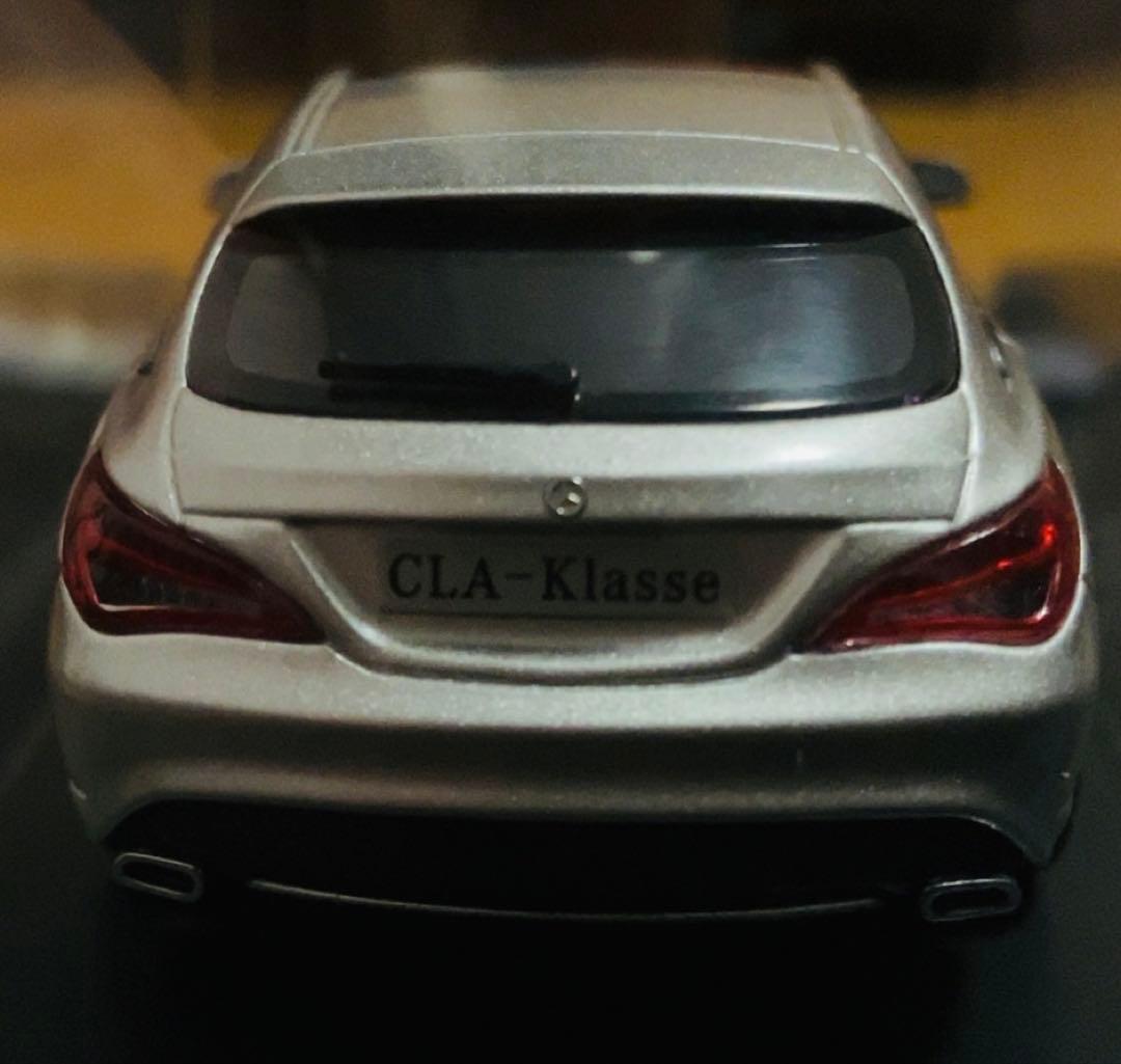 メルセデス・ベンツ CLA シューティング ブレークシルバー フィギュア