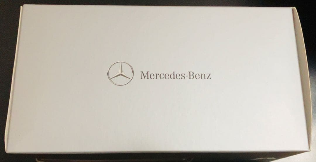 メルセデス・ベンツ CLA シューティング ブレークシルバー フィギュア