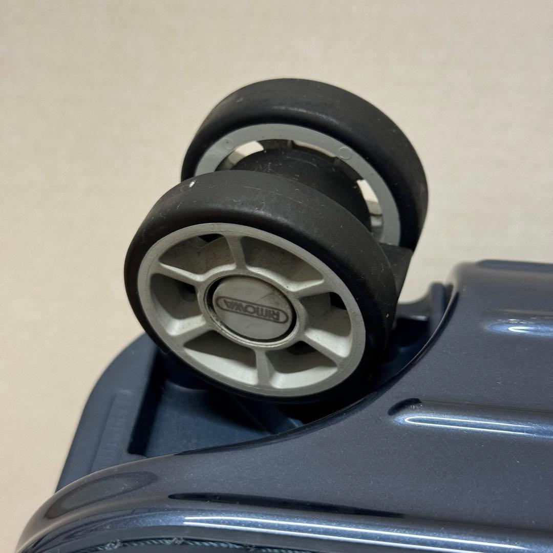 希少！リモワ　840.50 サルサデラックスハイブリッド　4輪　32L ネイビー