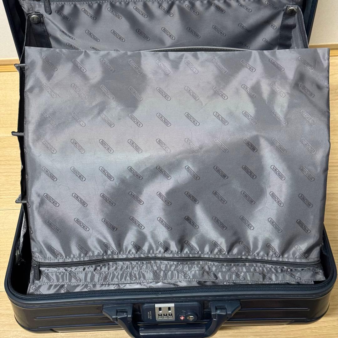 希少！リモワ　840.50 サルサデラックスハイブリッド　4輪　32L ネイビー