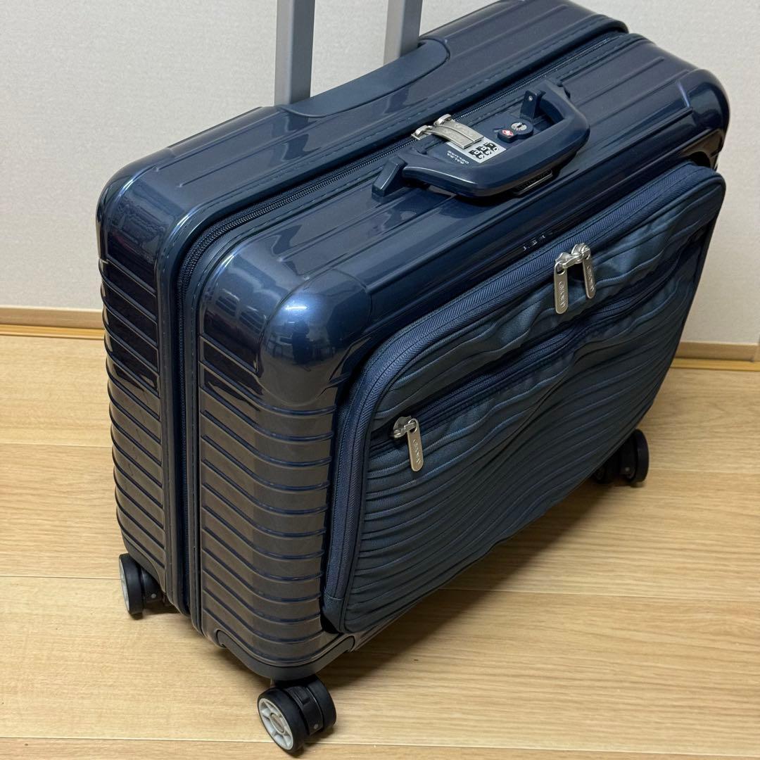 希少！リモワ　840.50 サルサデラックスハイブリッド　4輪　32L ネイビー