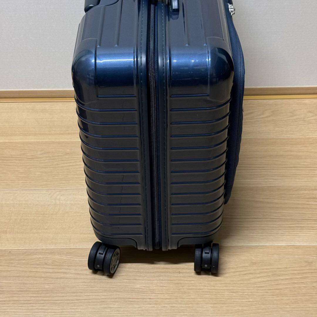 希少！リモワ　840.50 サルサデラックスハイブリッド　4輪　32L ネイビー