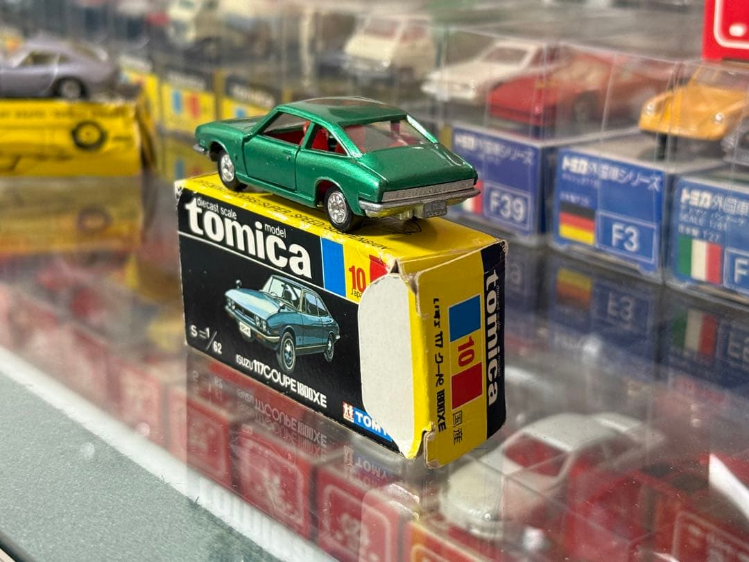 トミカ 黒箱 日本製 いすゞ 117クーペ 1800XE