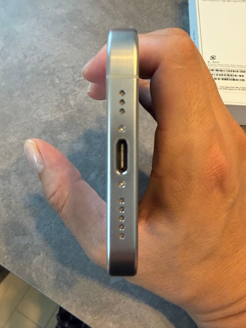 アップル iPhone15 Pro 256GB ホワイトチタニウム