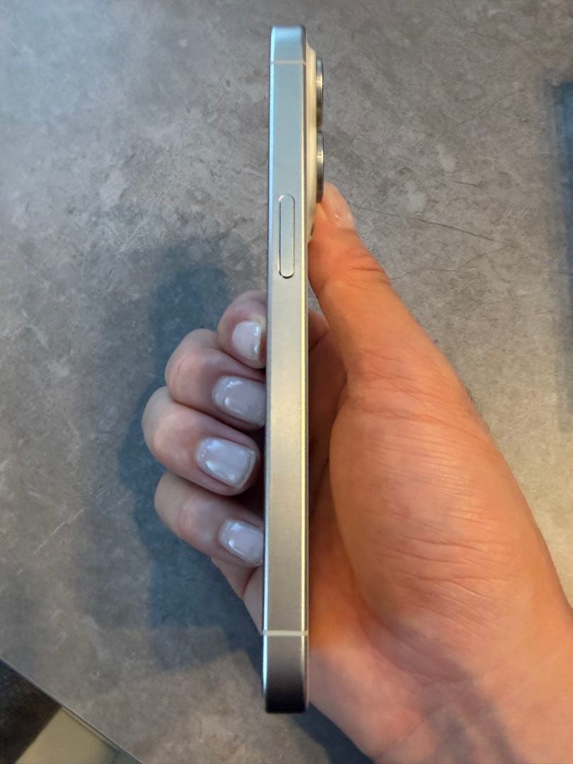 アップル iPhone15 Pro 256GB ホワイトチタニウム