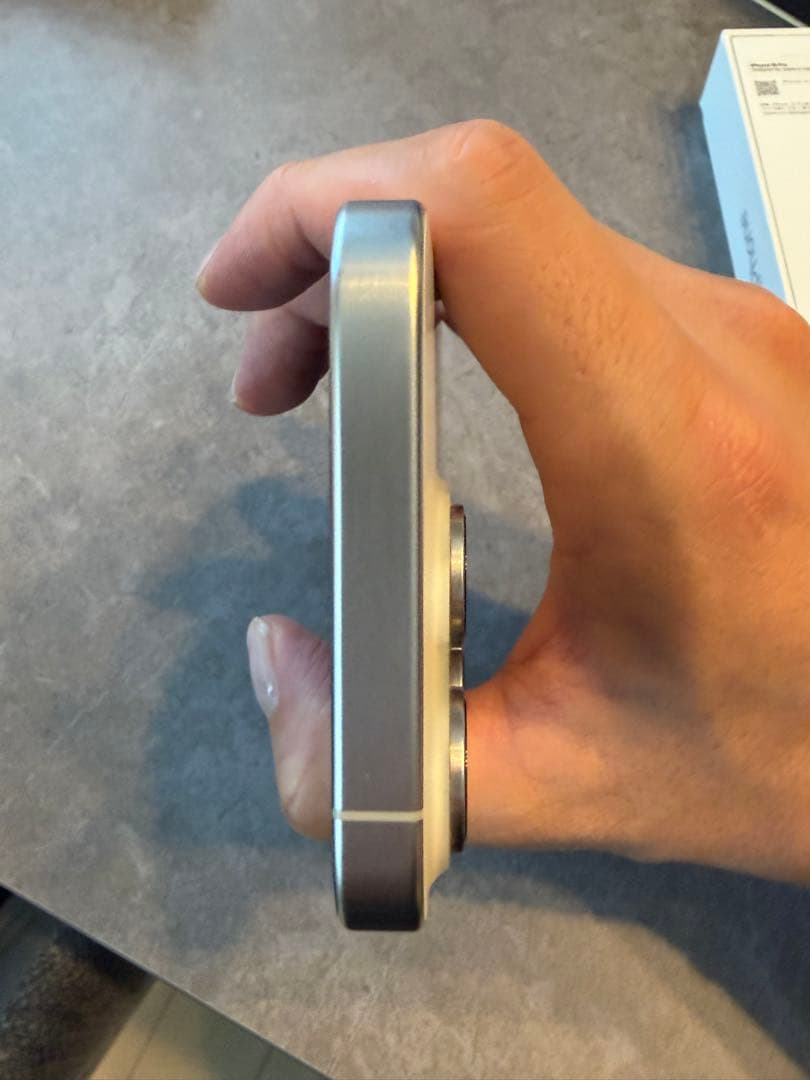 アップル iPhone15 Pro 256GB ホワイトチタニウム