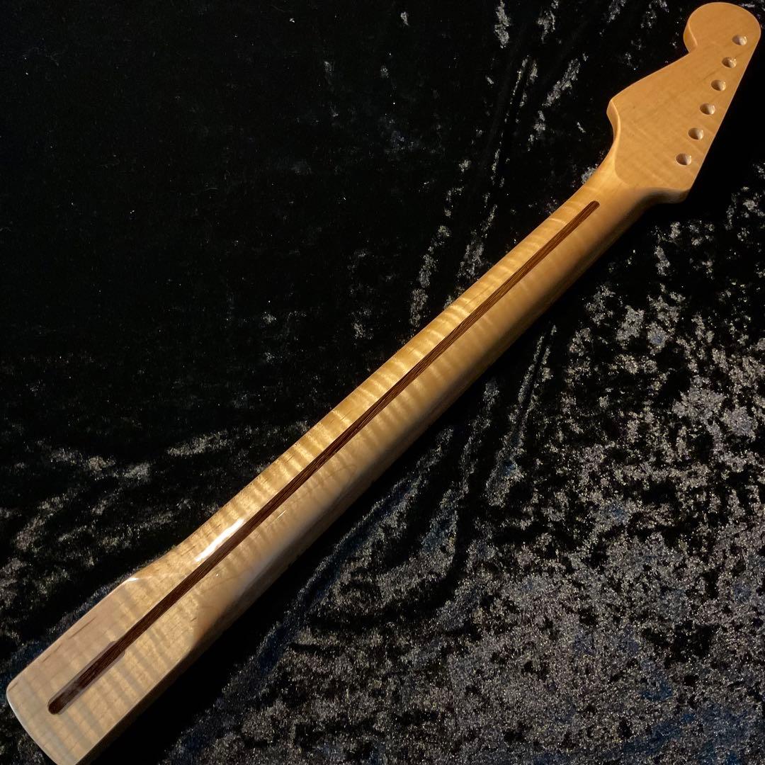 カナダ産フレイムメイプル　エレキギターネック　ストラトキャスター　ナチュラル