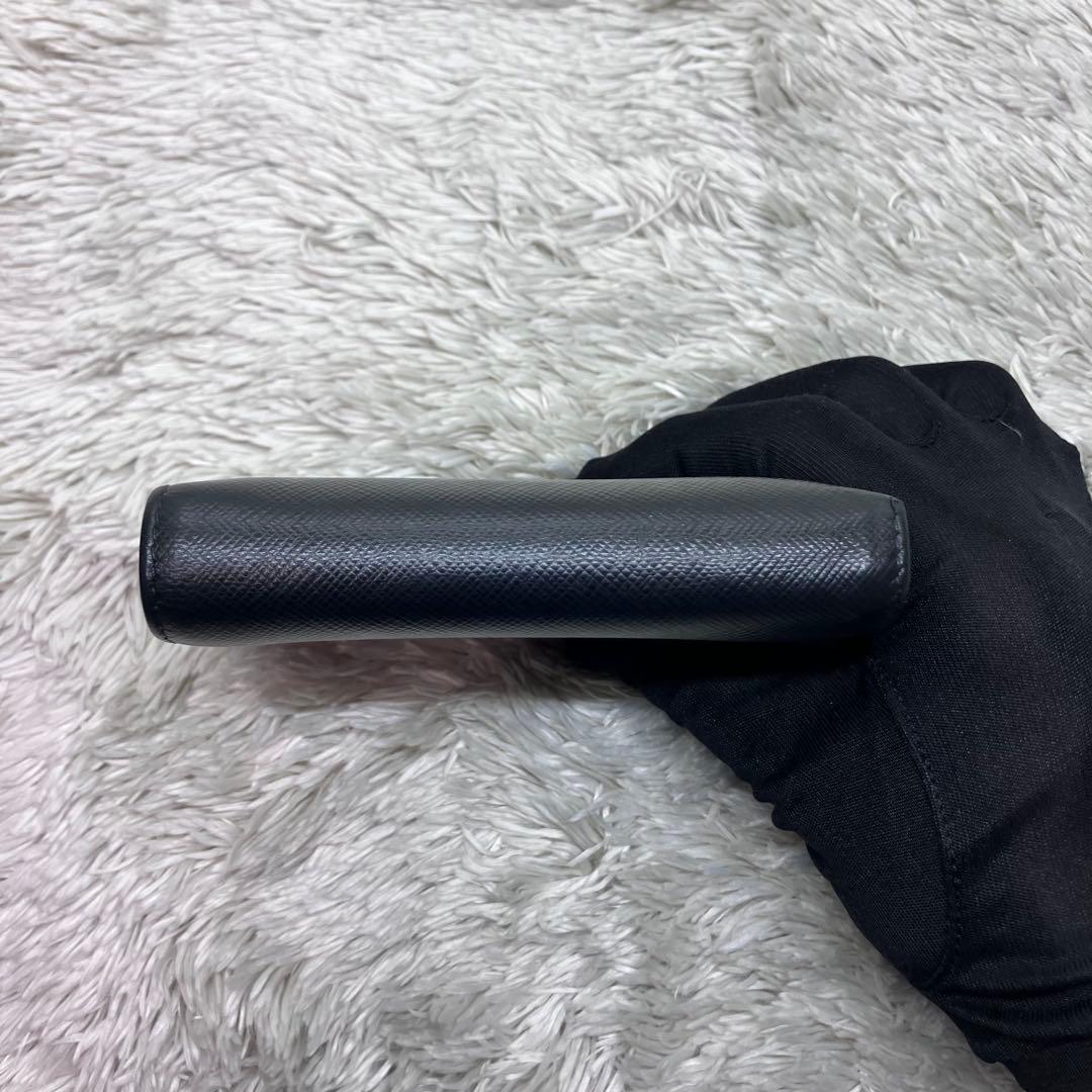 現行美品✨PRADA サフィアーノ メタルロゴ 二つ折り財布 フラップ ブラック