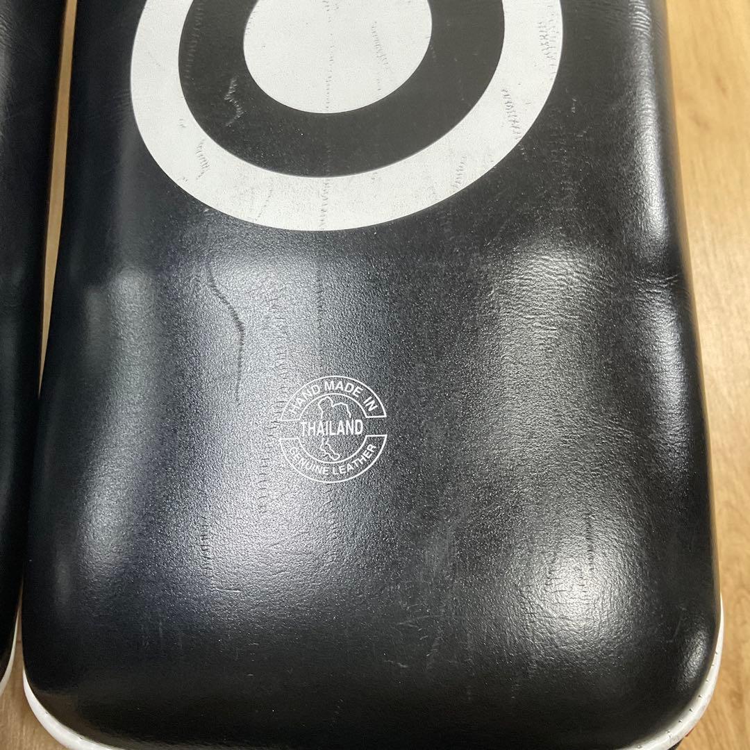 フェアテックス Fairtex キックミット 白黒赤 キックボクシング