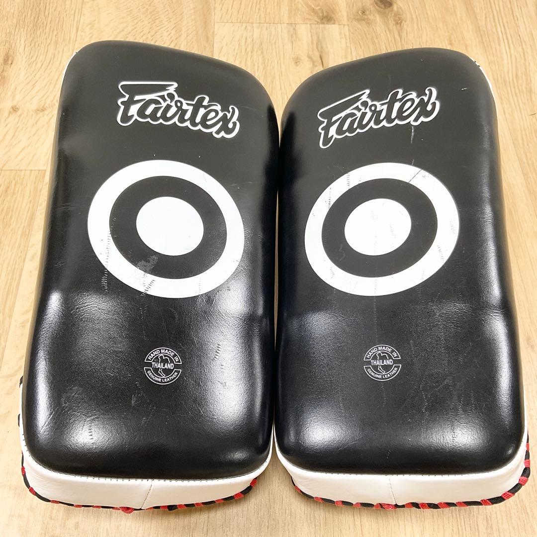 フェアテックス Fairtex キックミット 白黒赤 キックボクシング