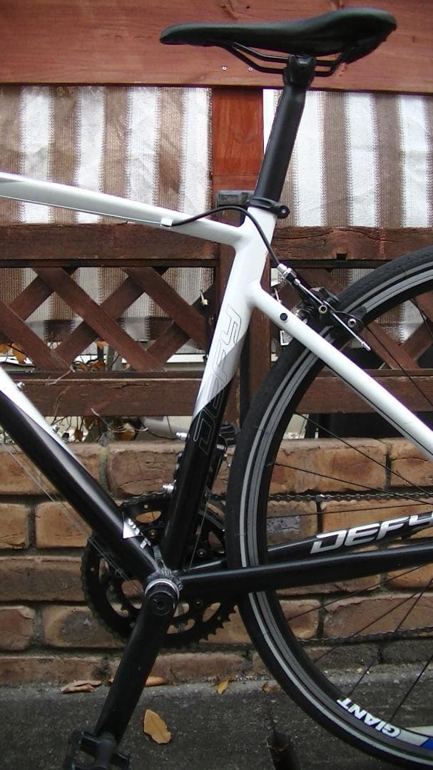 GIANT DEFY3 R2000クラリス　16速　ロードバイク