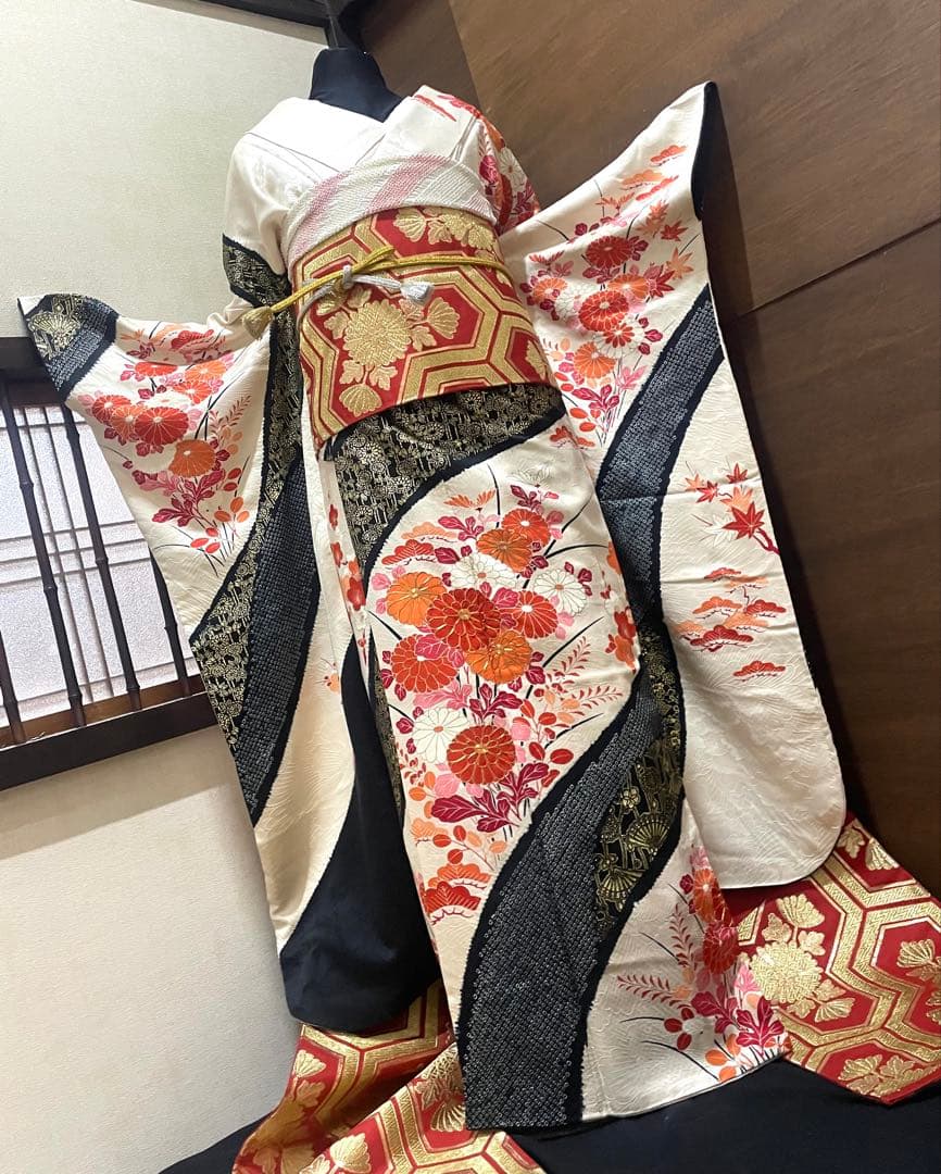 振袖 フルセット6点サイズM〜Ｌ駒刺繍　絞り　檜扇枝花文　金彩　正絹