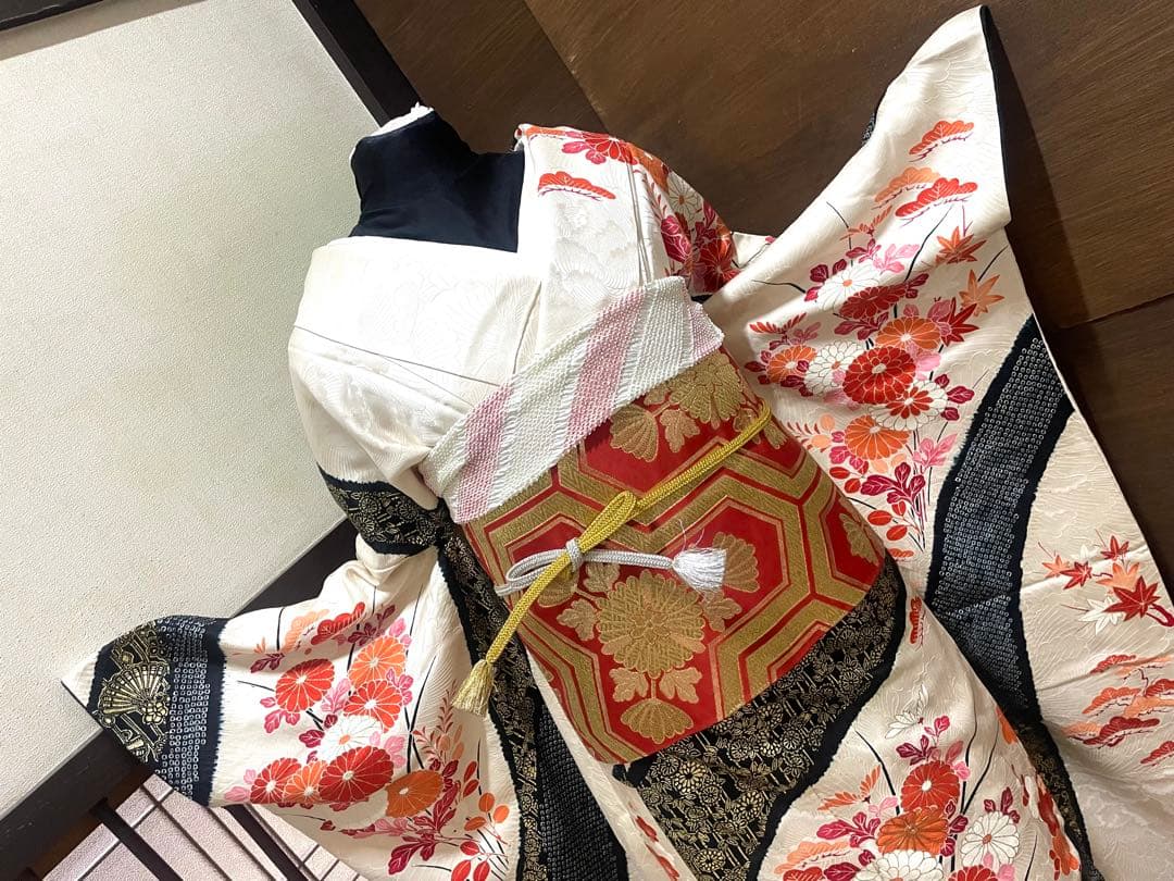 振袖 フルセット6点サイズM〜Ｌ駒刺繍　絞り　檜扇枝花文　金彩　正絹