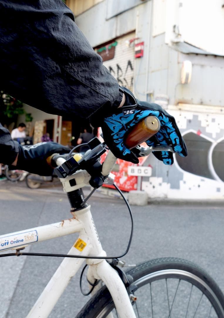 専用　新品　サンタクルーズ x MxMxM スクリーミングハンドグローブ　黒緑