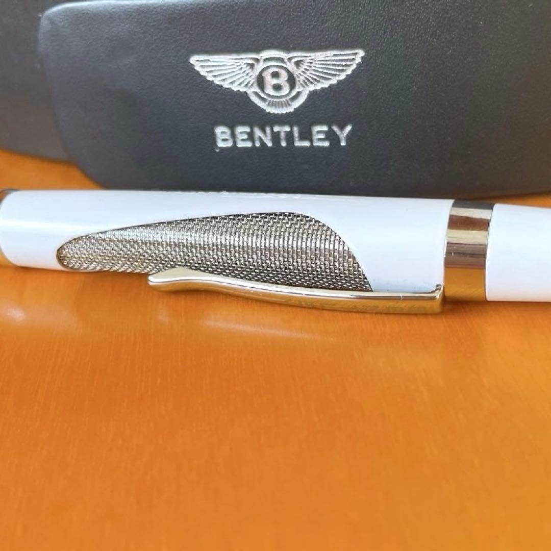 ☆未使用☆BENTLEY ホワイト ×シルバーカラー　ボールペン ケース付き