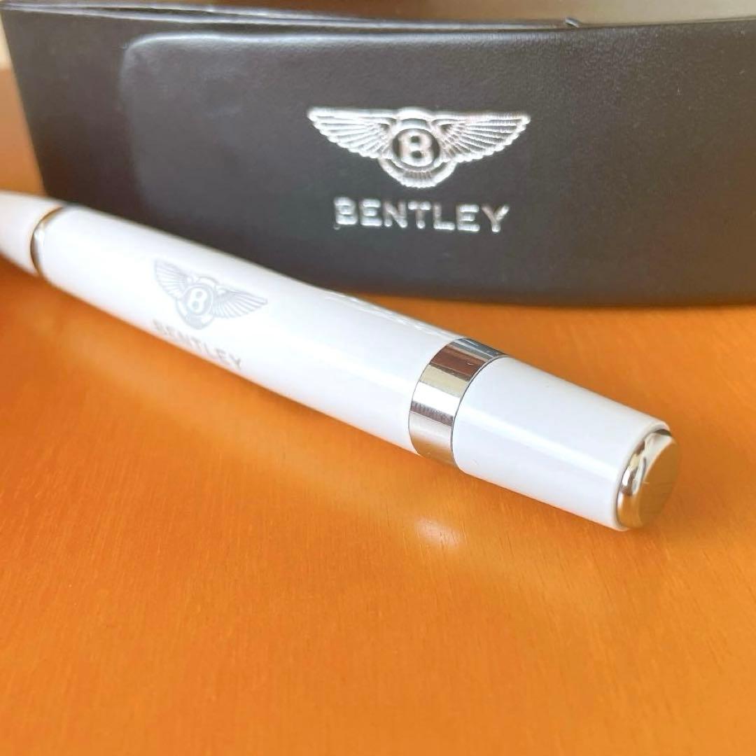 ☆未使用☆BENTLEY ホワイト ×シルバーカラー　ボールペン ケース付き