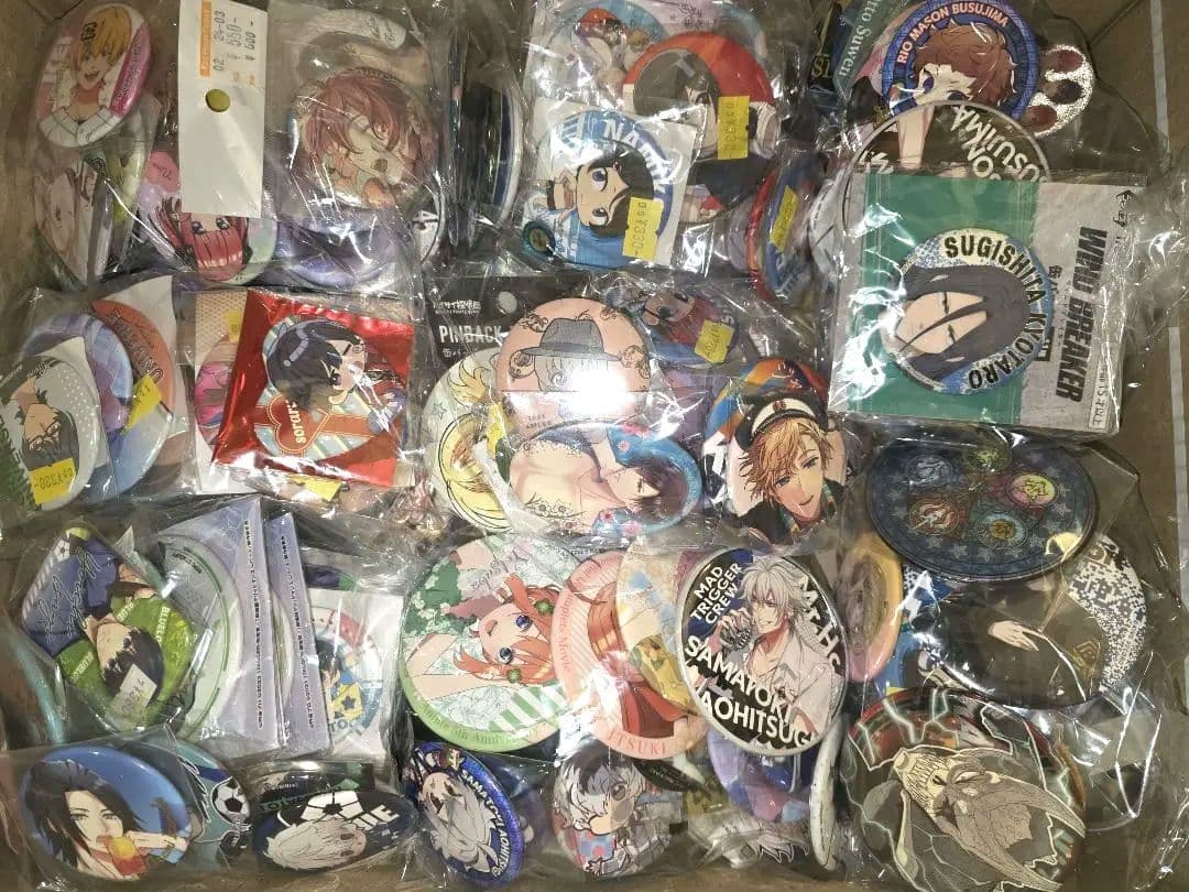 アニメ　ゲームグッズ　バッジ　まとめ400点以上