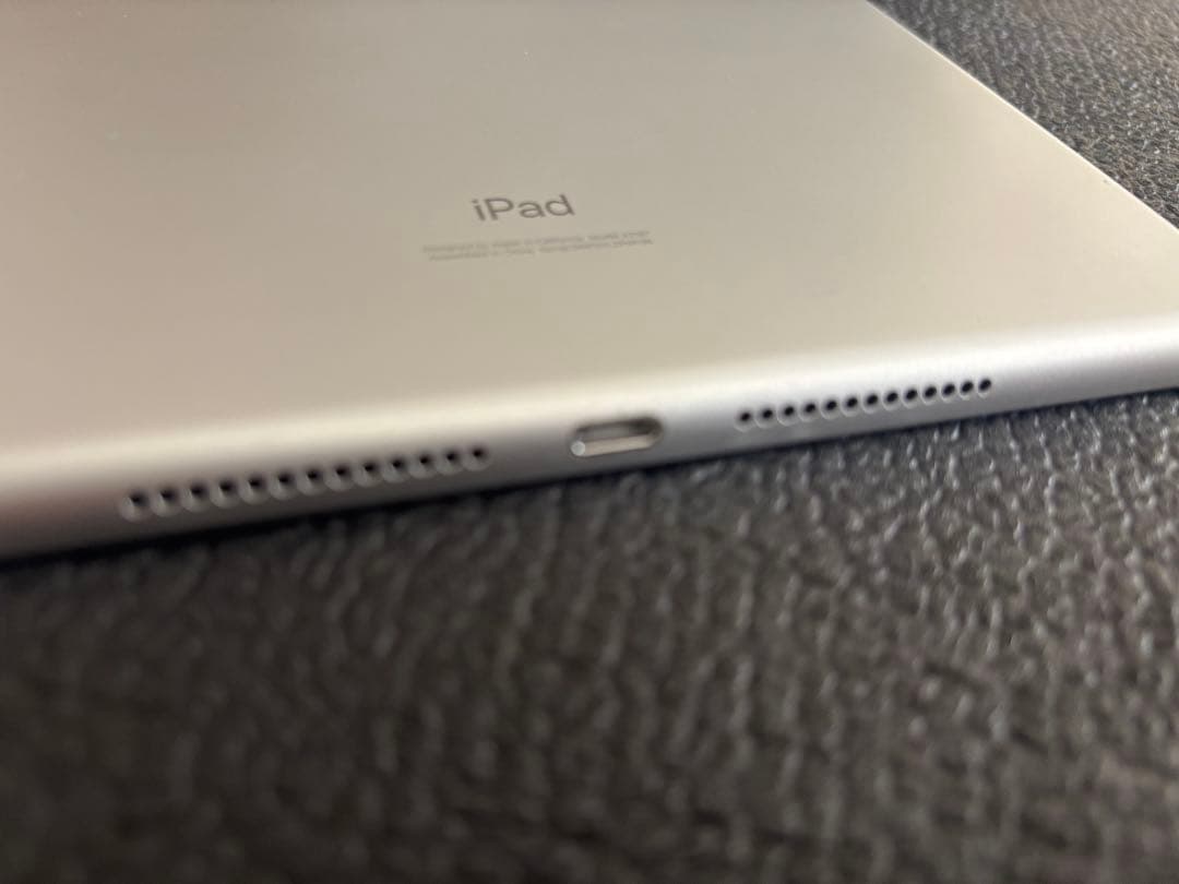 iPad 第7世代 10.2 インチ32GB WiFi シルバー箱入り