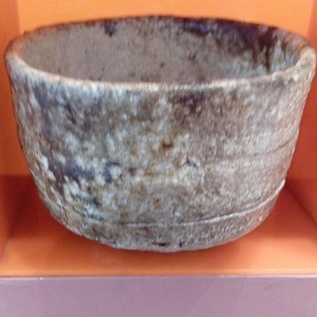 時代古伊賀焼詳細不明湾曲変形抹茶茶碗１２✕１１.５✕８サイズ風流なヘラ書き在銘品