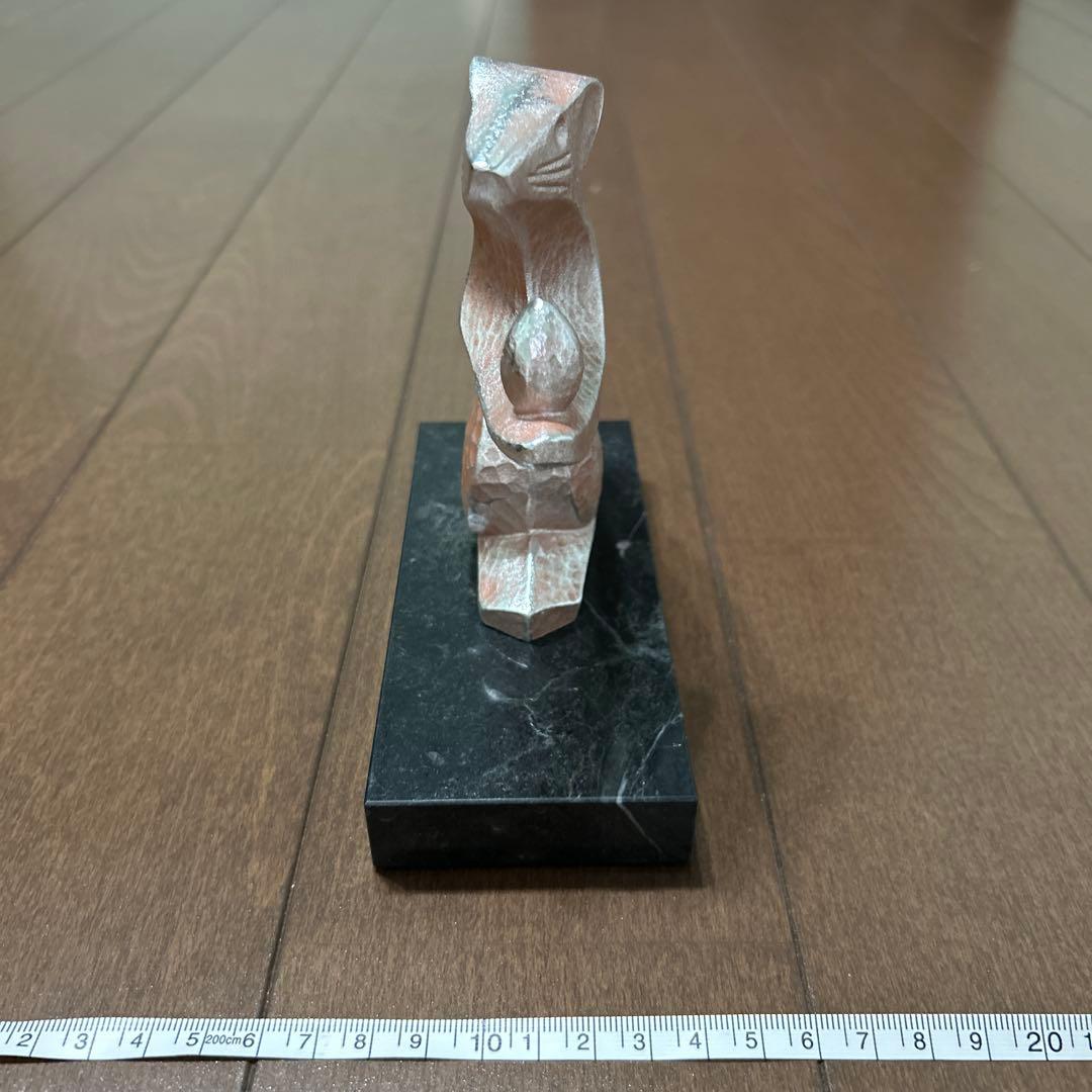 金属製ネズミの置物 黒色石台付き