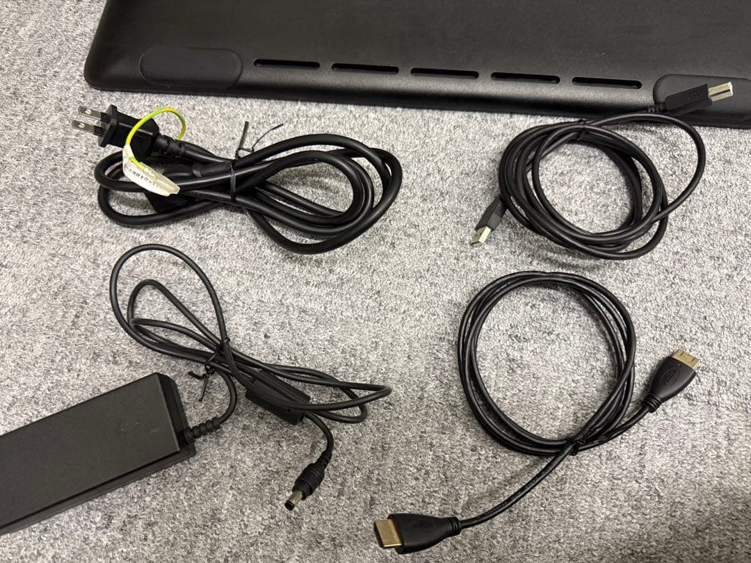 Wacom Cintiq 22 FHD DTK2260 (※ペン未使用)