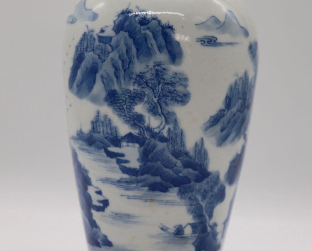 中国　染付　山水人物紋瓶　大清康熙年製銘　送料込み250814