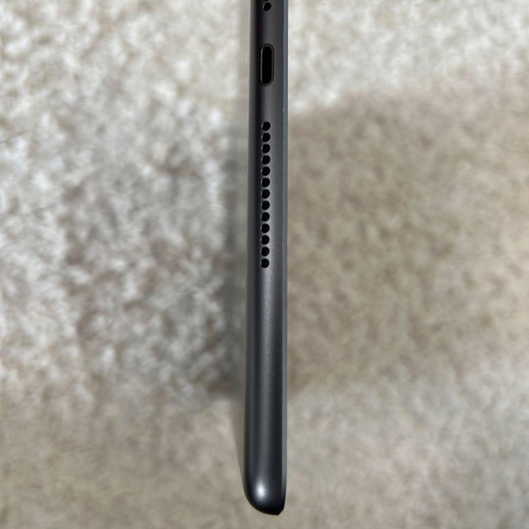 iPad 第8世代 セルラーモデル 32GB スペースグレイ Apple