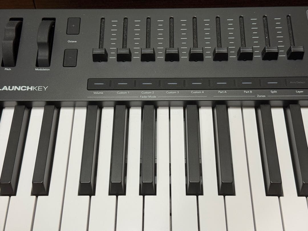 【美品】Novation/Launchkey 49 Mk4 MIDIキーボード