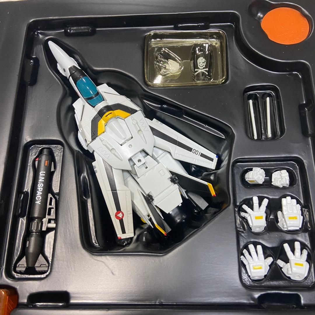 レア　中身美品リボルテック マクロス 三段変形バルキリー VF-1S フィギュア