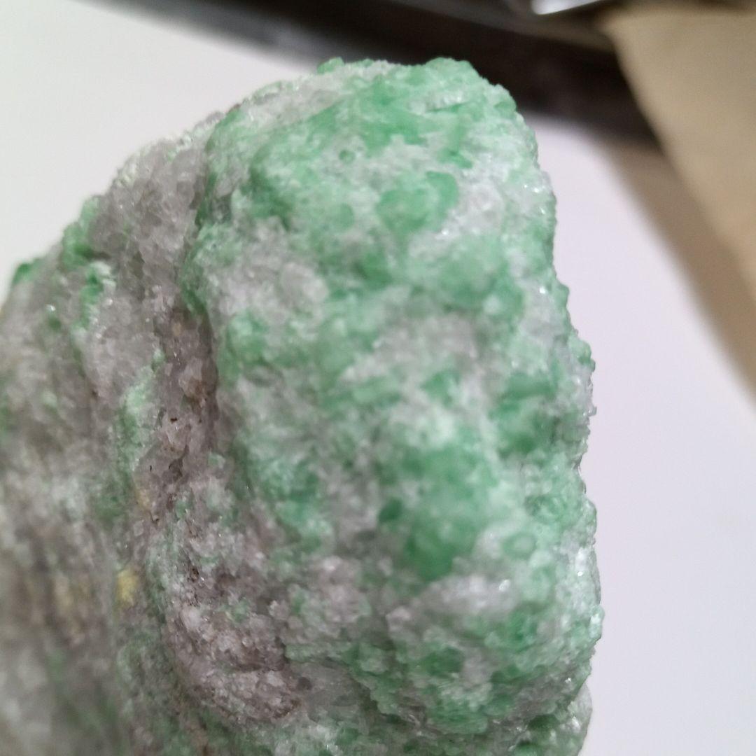 今だけエメラルド原石✨ずっしり470g　11 x 7.5cm　鉱物 標本サンプル